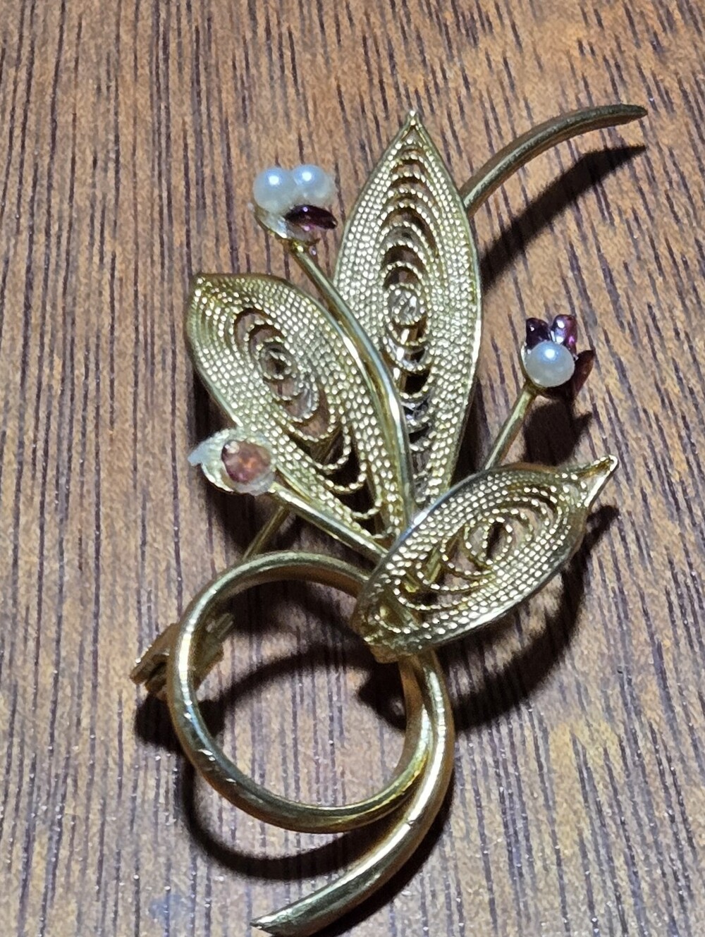 Gold-Tone Floral Pearl Accent Brooch - Elegant Ans Vintage  Women’s Jewelry